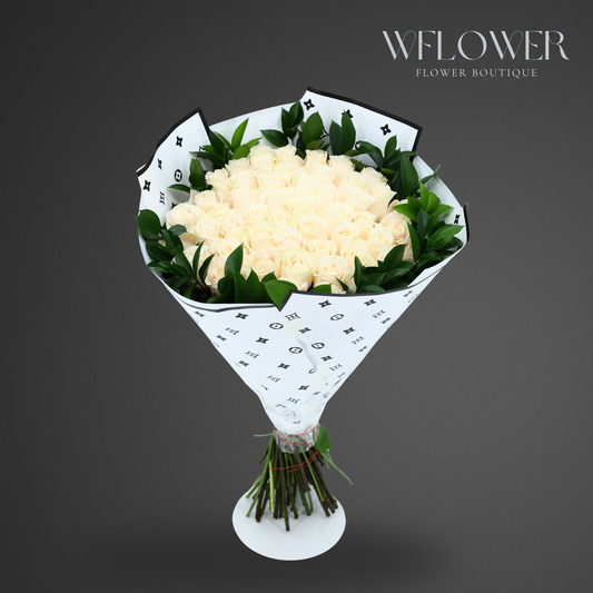 Ivory Whisper Signature Bouquet (70 cm)